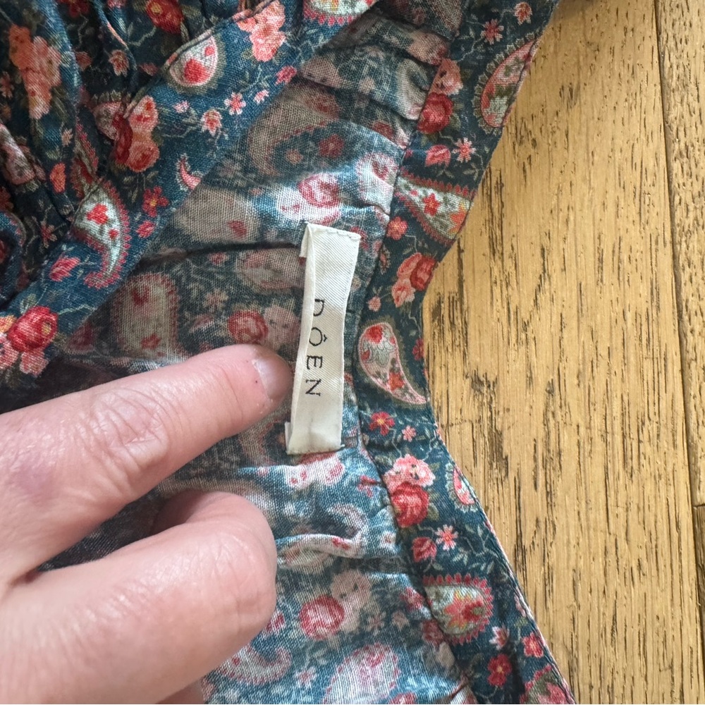 Doen Floral Ruffle Blouse - Black and Pink - Picture 10 of 15